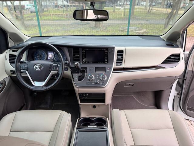 Срочная продажа авто Toyota Sienna фото 3
