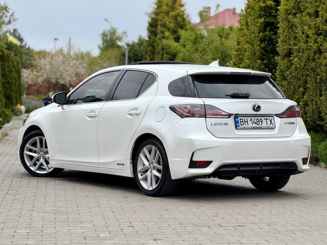 Срочная продажа авто Lexus CT200H фото 7