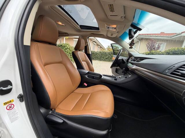 Срочная продажа авто Lexus CT200H фото 6