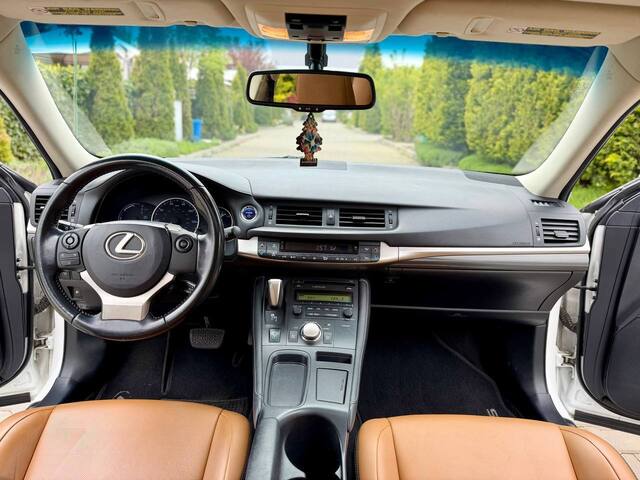 Срочная продажа авто Lexus CT200H фото 5