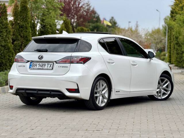 Срочная продажа авто Lexus CT200H фото 3