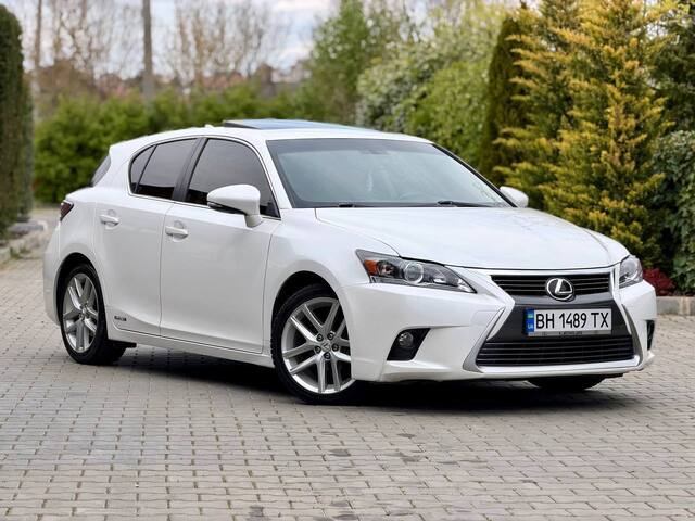 Срочная продажа авто Lexus CT200H фото 2