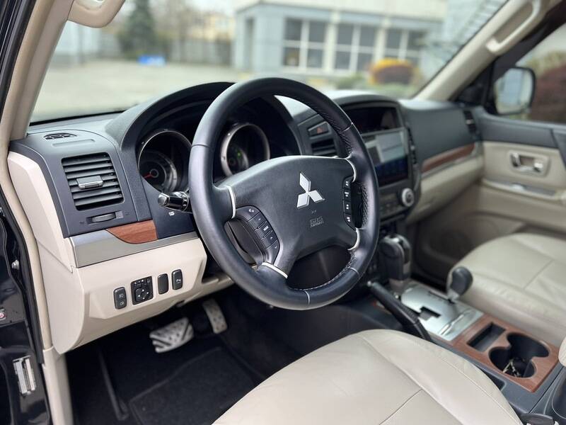Срочная продажа авто Mitsubishi Pajero Wagon  фото 12