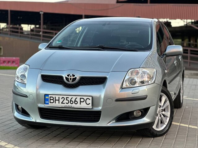 Срочная продажа авто Toyota Auris фото 1