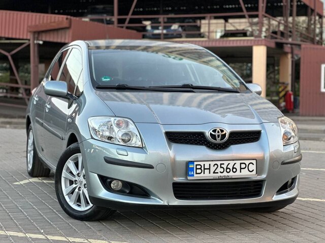 Срочная продажа авто Toyota Auris фото 5