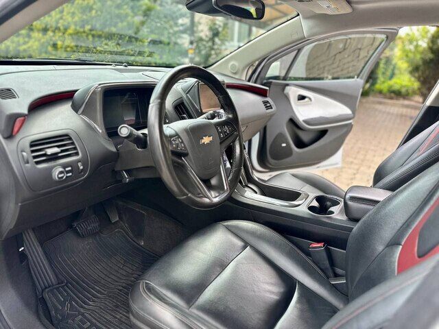 Срочная продажа авто Chevrolet Volt фото 4