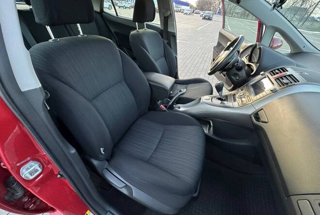 Срочная продажа авто Toyota Auris фото 5