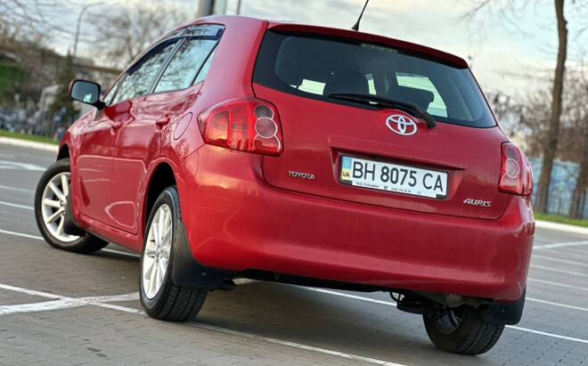Срочная продажа авто Toyota Auris фото 2