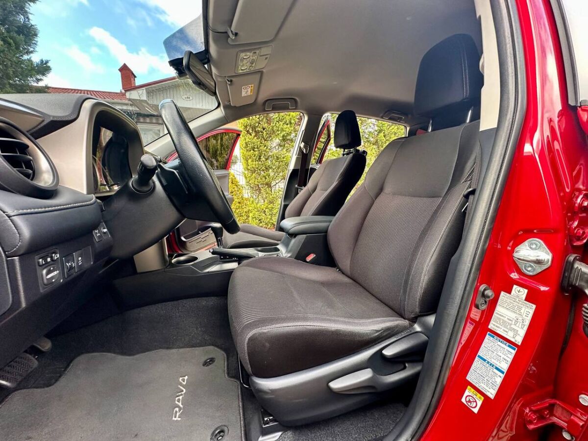 Срочная продажа авто Toyota RAV4 фото 3