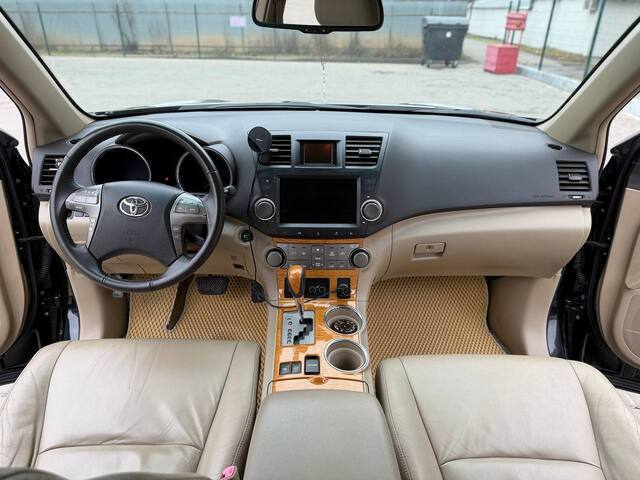 Срочная продажа авто Toyota Highlander фото 4