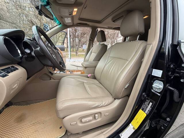 Срочная продажа авто Toyota Highlander фото 2