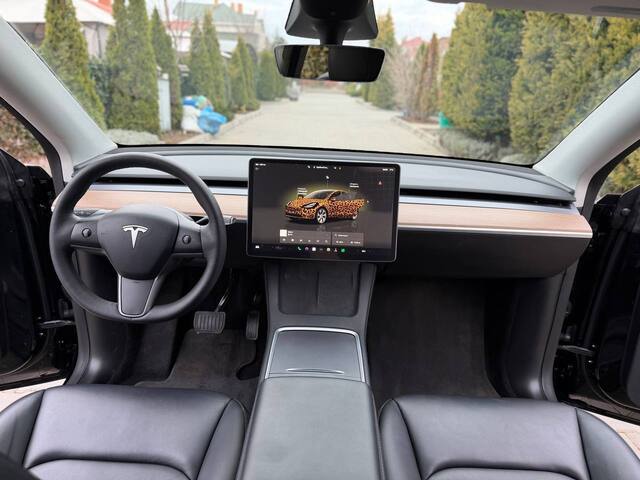 Срочная продажа авто Tesla Model Y фото 4