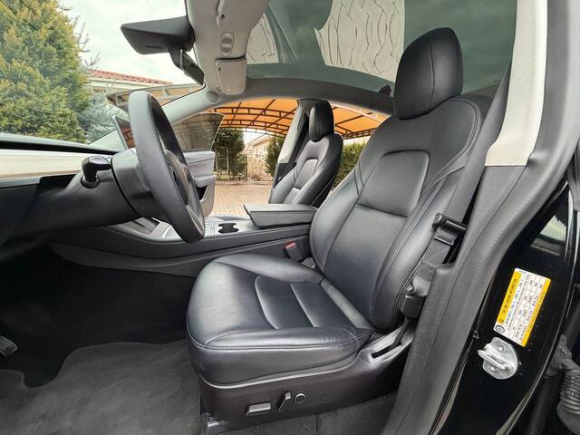 Срочная продажа авто Tesla Model Y фото 2