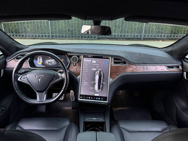 Срочная продажа авто Tesla Model S фото 3