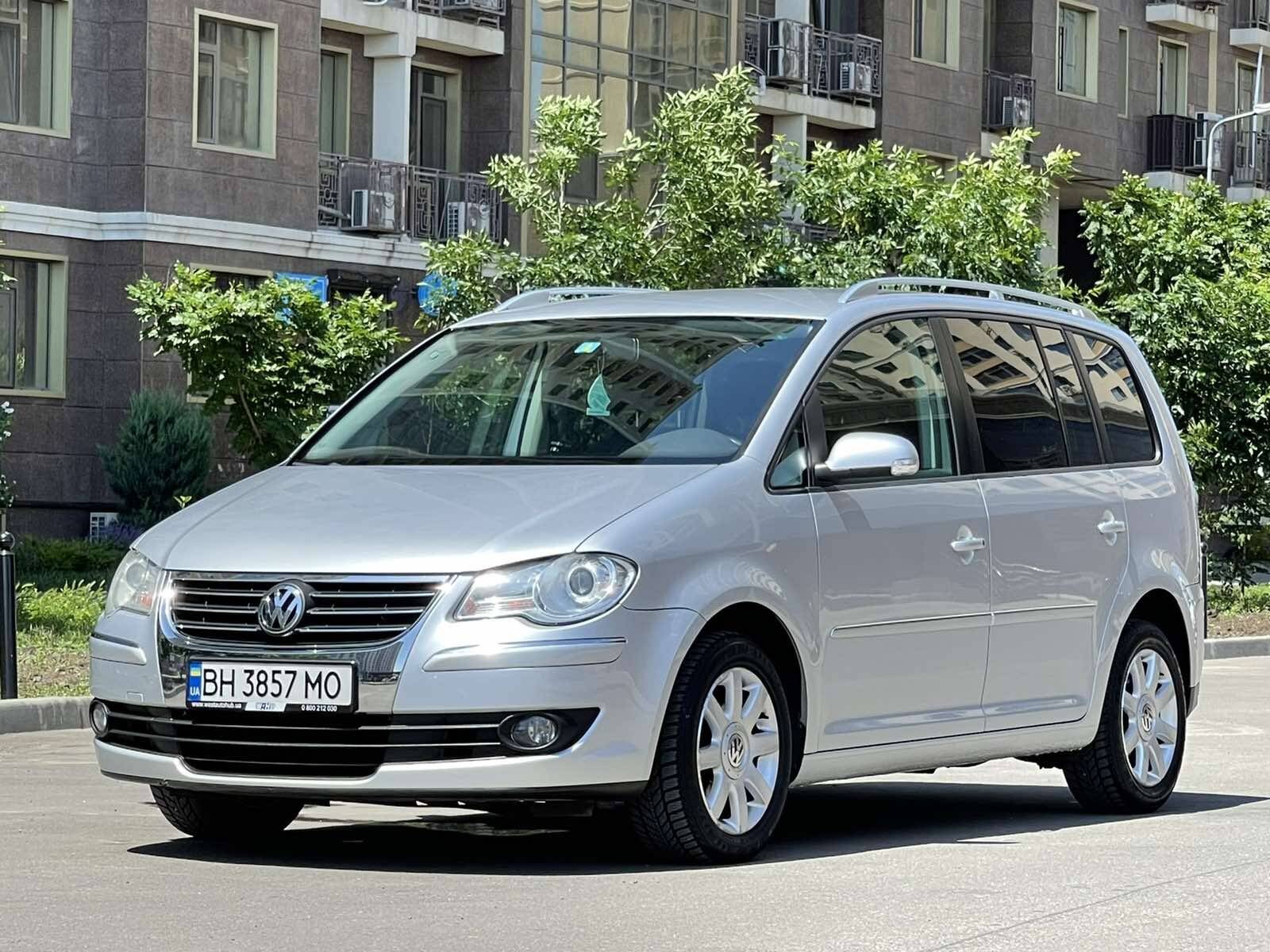 Срочная продажа авто Volkswagen Touran фото 1