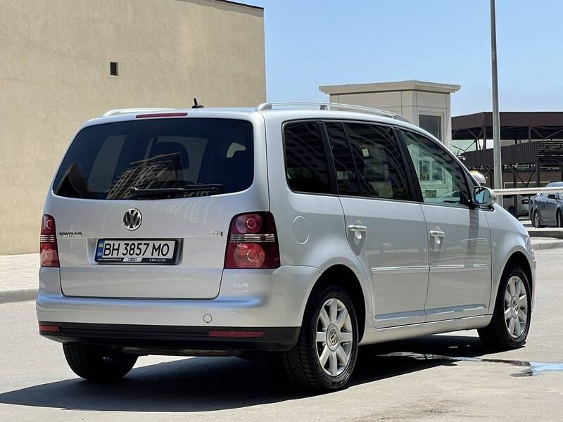 Срочная продажа авто Volkswagen Touran фото 14