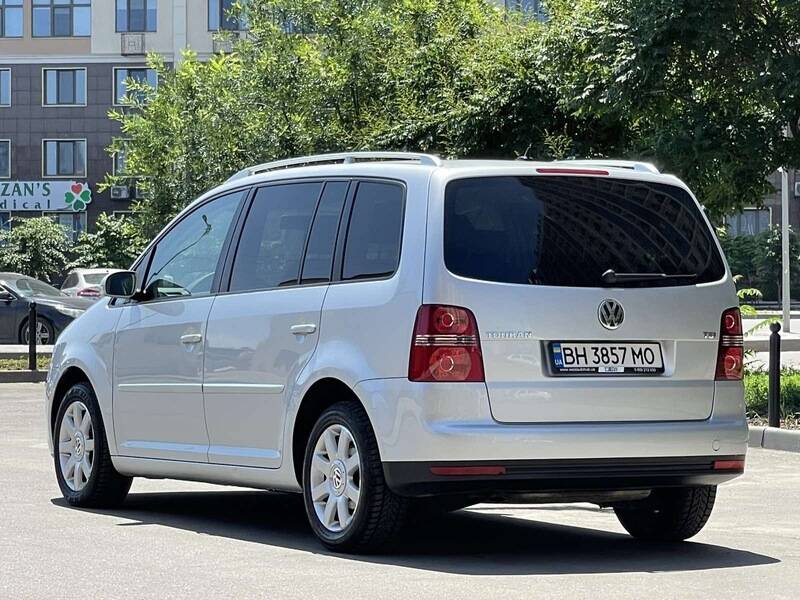 Срочная продажа авто Volkswagen Touran фото 11