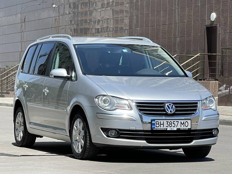 Срочная продажа авто Volkswagen Touran фото 6