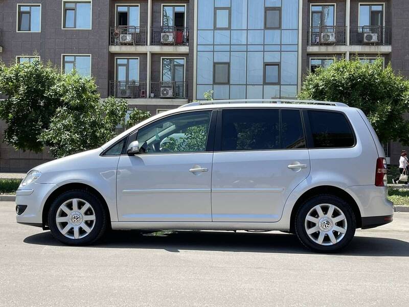 Срочная продажа авто Volkswagen Touran фото 5