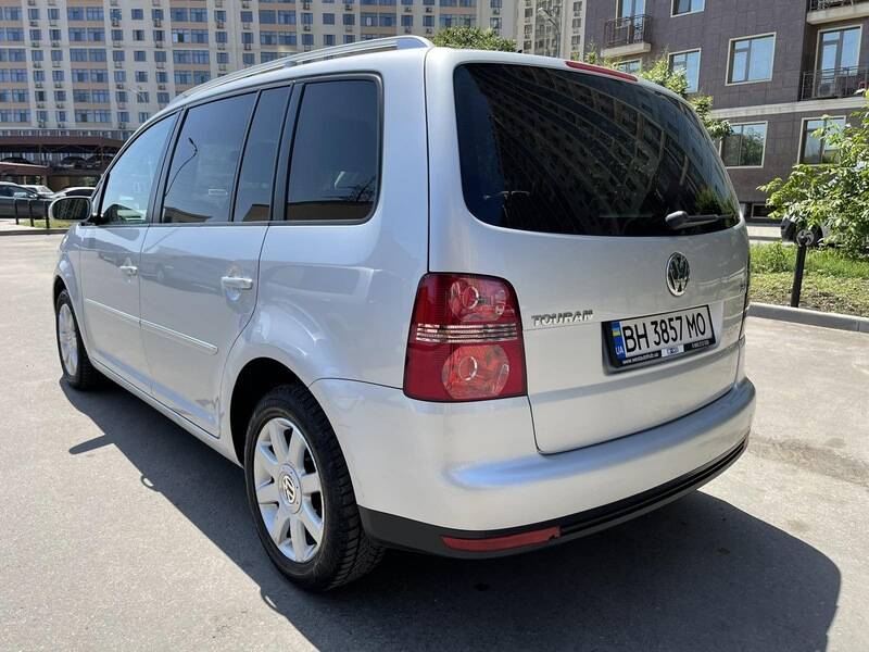 Срочная продажа авто Volkswagen Touran фото 2