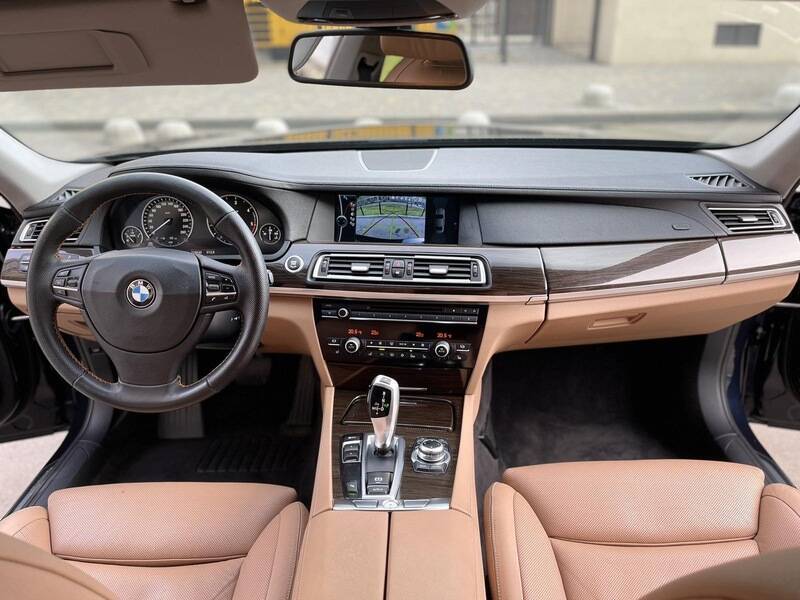Срочная продажа авто BMW 730 фото 8