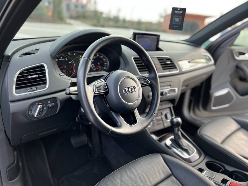 Срочная продажа авто Audi Q3 фото 4
