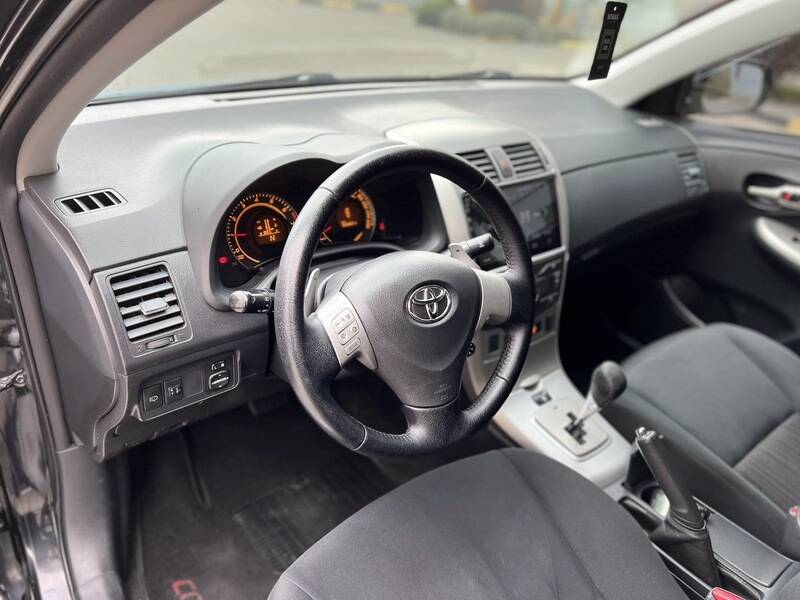 Срочная продажа авто Toyota Corolla SOL фото 8