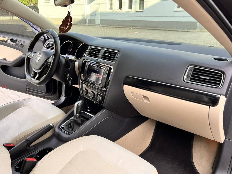 Срочная продажа авто Volkswagen Jetta фото 8