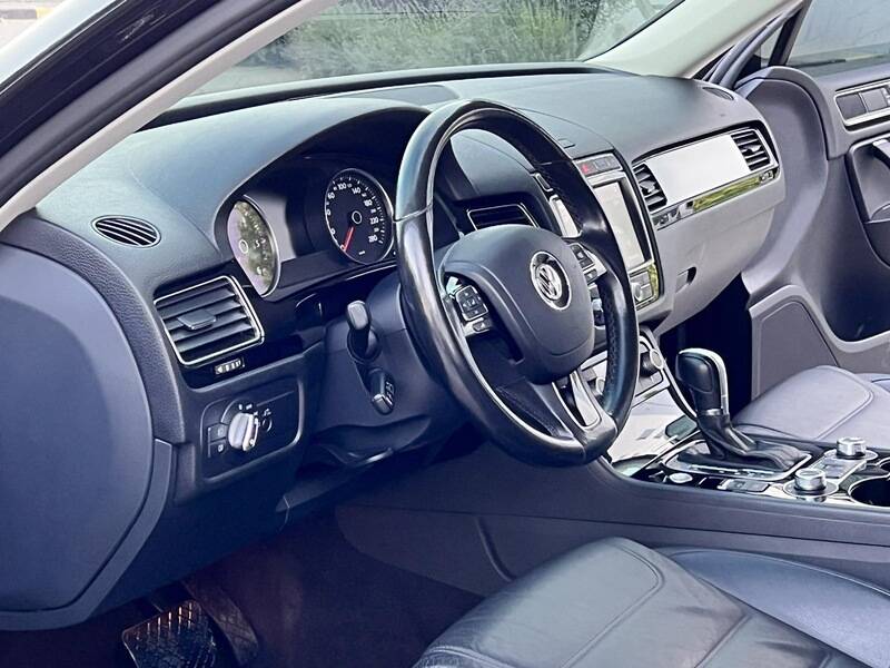 Срочная продажа авто Volkswagen Toureg фото 5