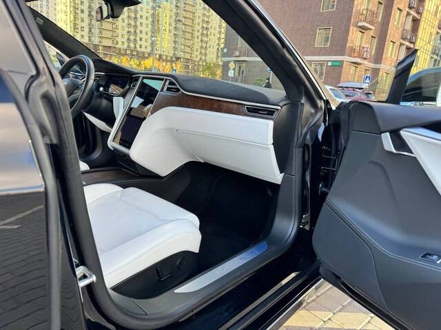 Срочная продажа авто Tesla Model S фото 17