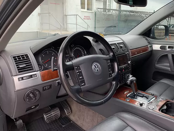 Срочная продажа авто Volkswagen Touareg фото 2