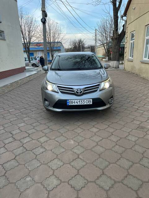 Срочная продажа авто Toyota Avensis фото 3