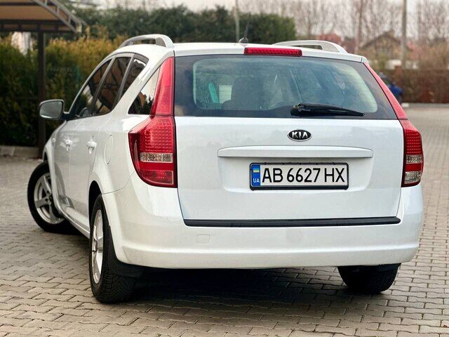 Срочная продажа авто Kia Ceed фото 4