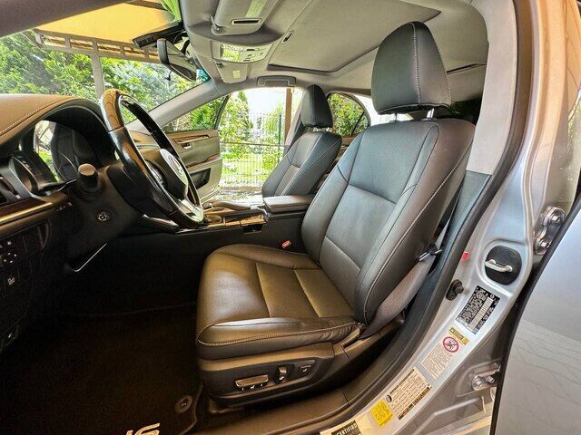 Срочная продажа авто Lexus ES 300h фото 5