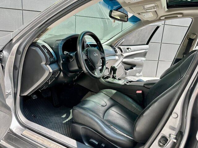 Срочная продажа авто Infiniti G25 фото 2