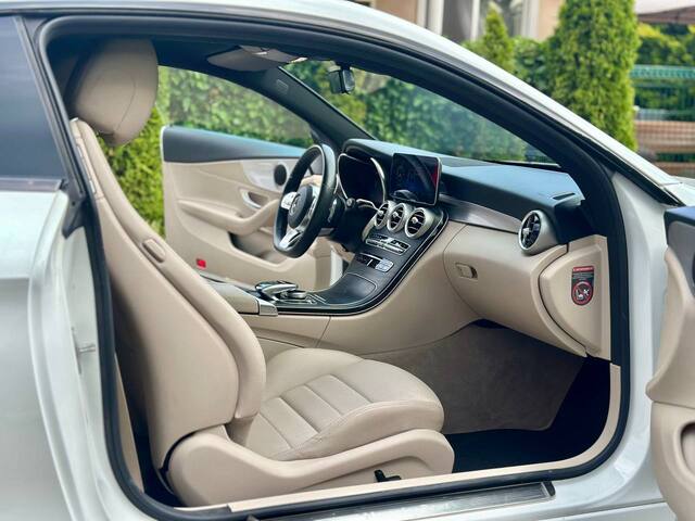 Срочная продажа авто Mercedes C-Class Coupe фото 2