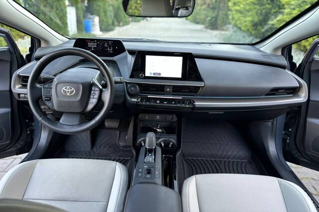 Срочная продажа авто Toyota Prius фото 5