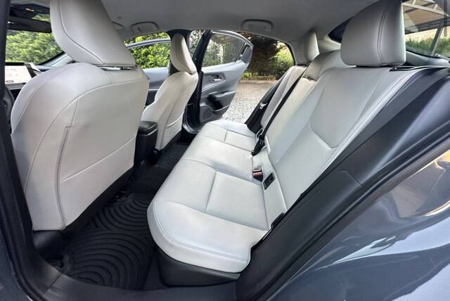 Срочная продажа авто Toyota Prius фото 4