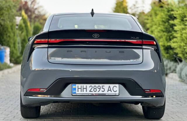 Срочная продажа авто Toyota Prius фото 3