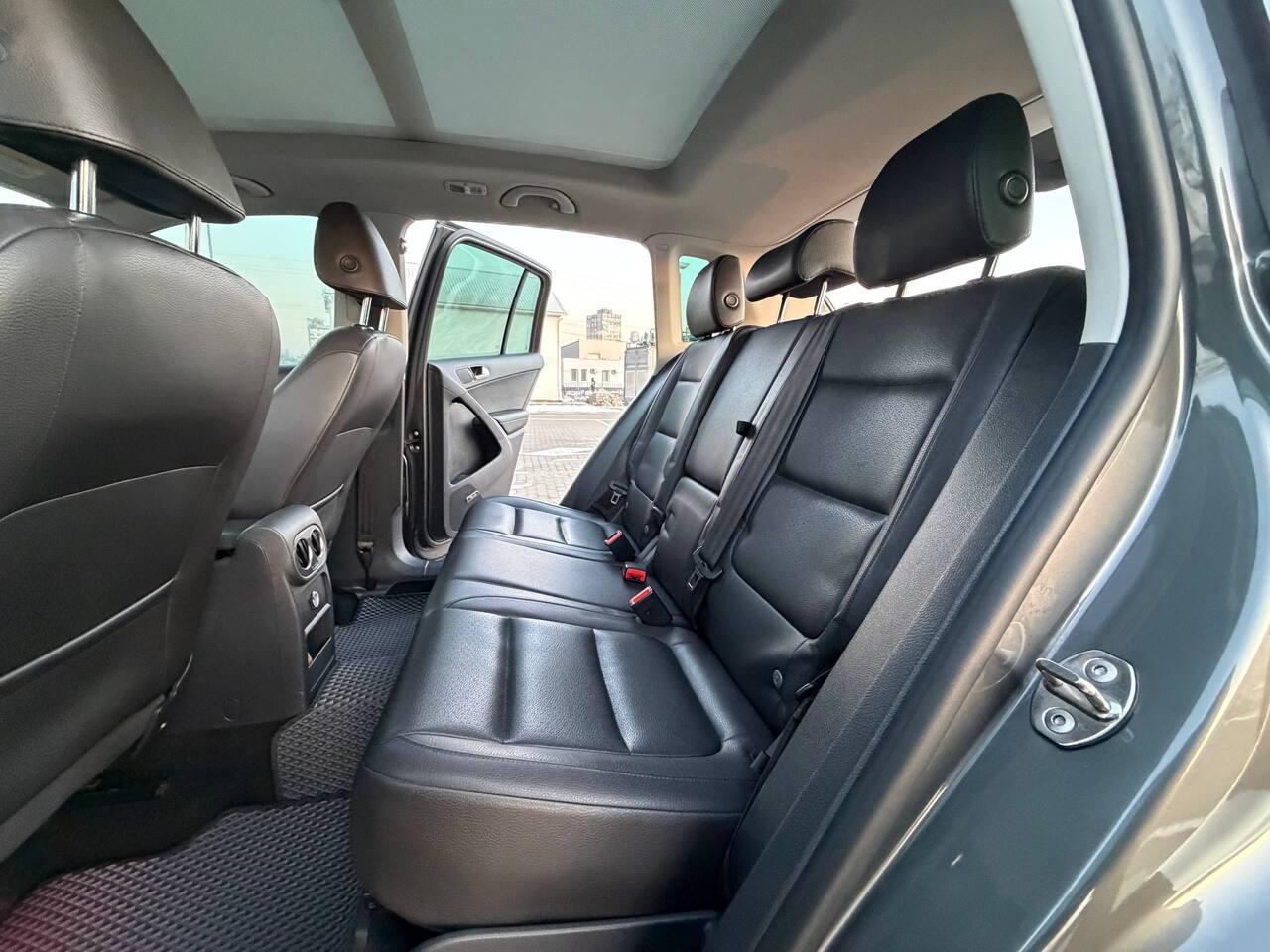 Срочная продажа авто Volkswagen Tiguan фото 6