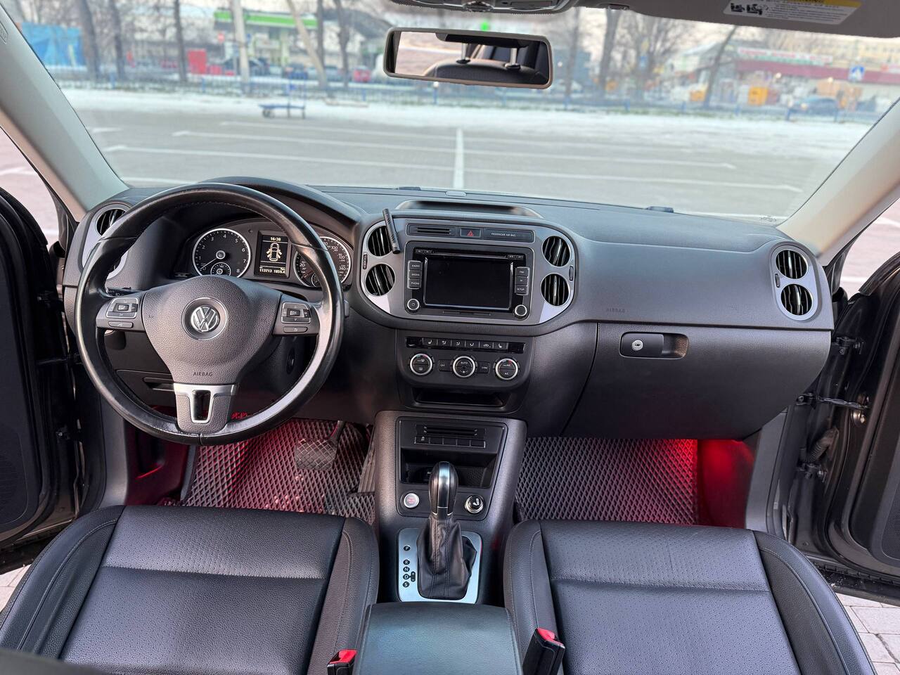 Срочная продажа авто Volkswagen Tiguan фото 4