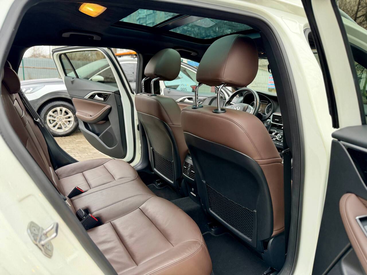 Срочная продажа авто Infiniti QX30 фото 6