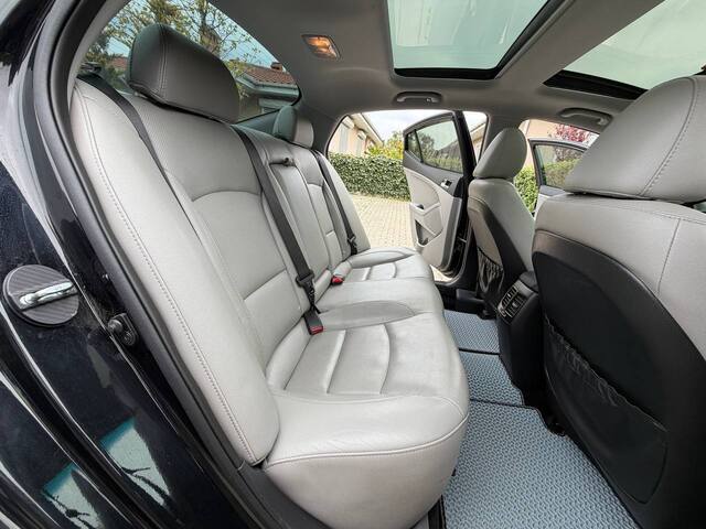 Срочная продажа авто Kia Optima фото 3
