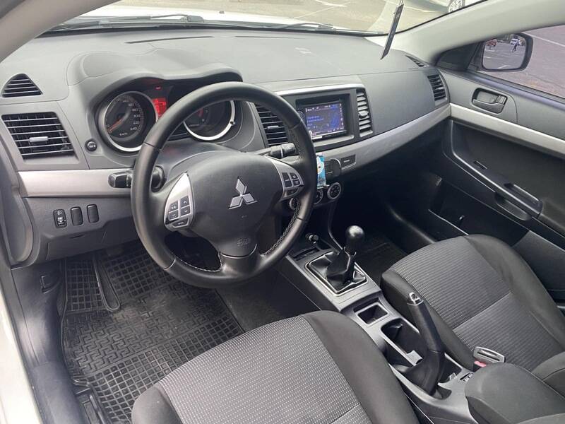 Срочная продажа авто Mitsubishi Lancer X фото 4
