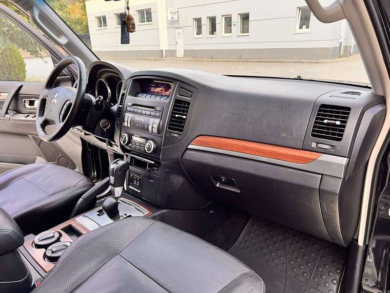 Срочная продажа авто Mitsubishi Pajero ROKFORD фото 6