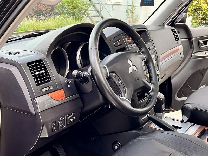 Срочная продажа авто Mitsubishi Pajero ROKFORD фото 4