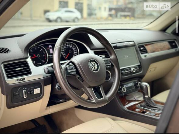 Срочная продажа авто Volkswagen Touareg фото 9