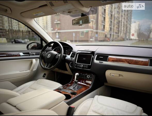 Срочная продажа авто Volkswagen Touareg фото 2