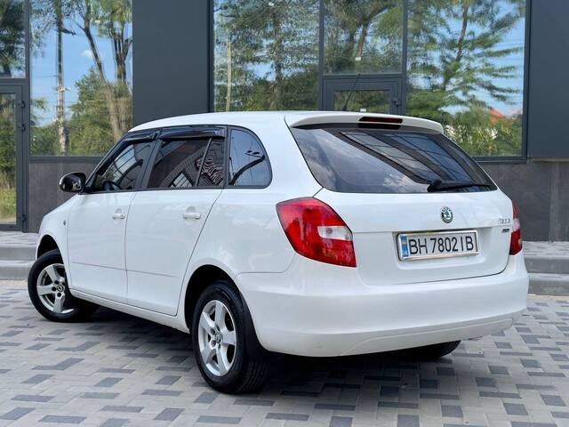 Срочная продажа авто SKODA FABIA фото 5