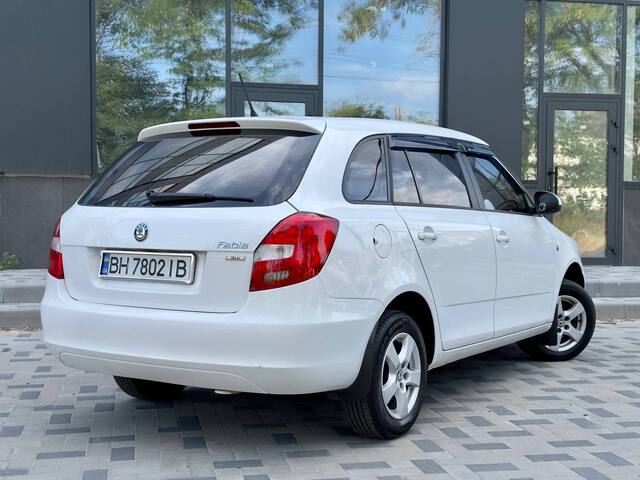 Срочная продажа авто SKODA FABIA фото 3